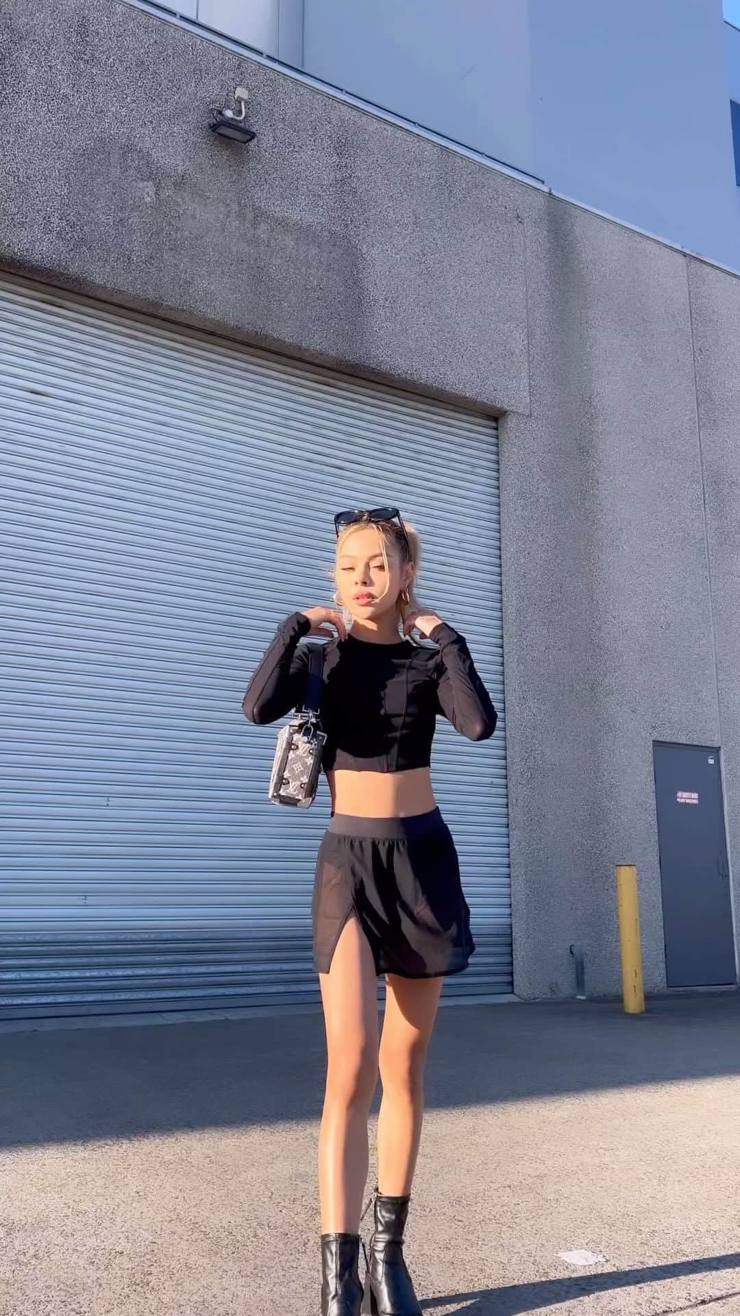 リリーマイマックのインスタグラム：「@alo 🖤 we love a mesh #AloPartner」