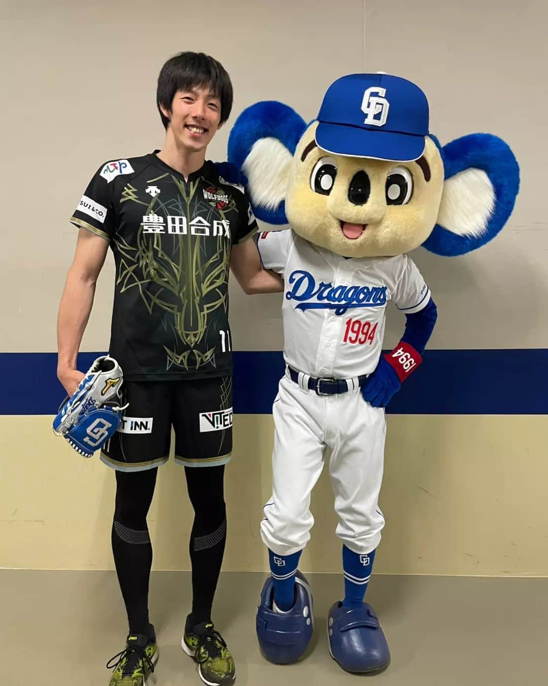 ドアラのインスタグラム：「大きいっていいよなぁ #傳田選手 #ウルフドッグス名古屋 #バレーボール」