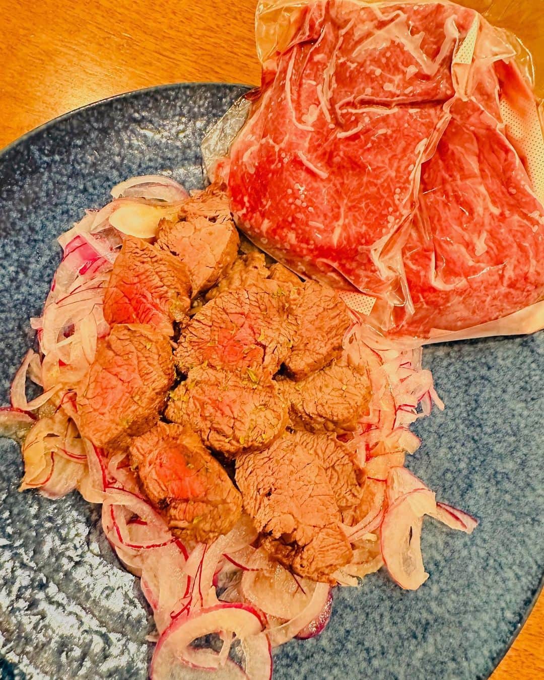 向田真優さんのインスタグラム写真 - (向田真優Instagram)「⁡ 肉じろうさんの馬肉が とても力になっています😊💪✨ いつもありがとうございます😌🙏✨ 残りの調整練習も頑張ります😊🔥 ・ ・ #熊本県産肉専門店じろう #国産馬刺し #馬肉」6月13日 21時20分 - mucchan_622