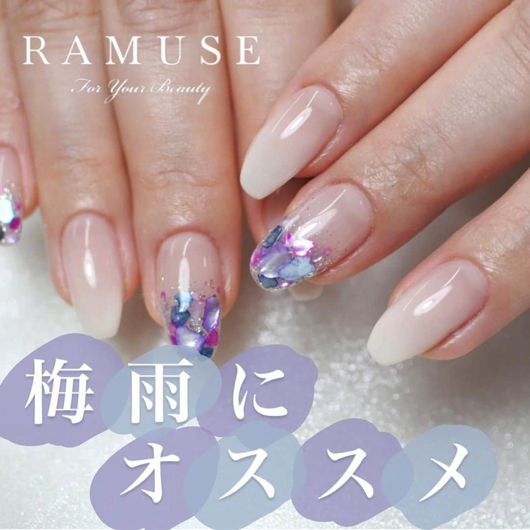 Riyo.Nailartistのインスタグラム：「#梅雨ネイル　シェル使いで初夏にも🍧 . . ご予約はこちら @musemuse.nailsalon  . . . #江坂ネイルサロン　#ネイルサロン江坂　#江坂 #ネイルサロン大阪　#大阪ネイルサロン　#紫陽花ネイル　 #初夏ネイル　#ホワイトグラデーションネイル #きれいめネイル　#シェルネイル」