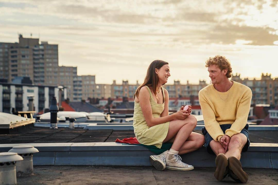 ハイテ・ヤンセンのインスタグラム：「swipe for a first look of HAPPY ENDING 💖🌈💦⚡️ on @netflix worldwide this fall 💘 written&directed by @joosjeduk 💘 made with an absolute dream crew and starring 🤩💖 @martijnlakemeier @joy.delima @sidartoksoz @sinemkavuss & Claire Bender」