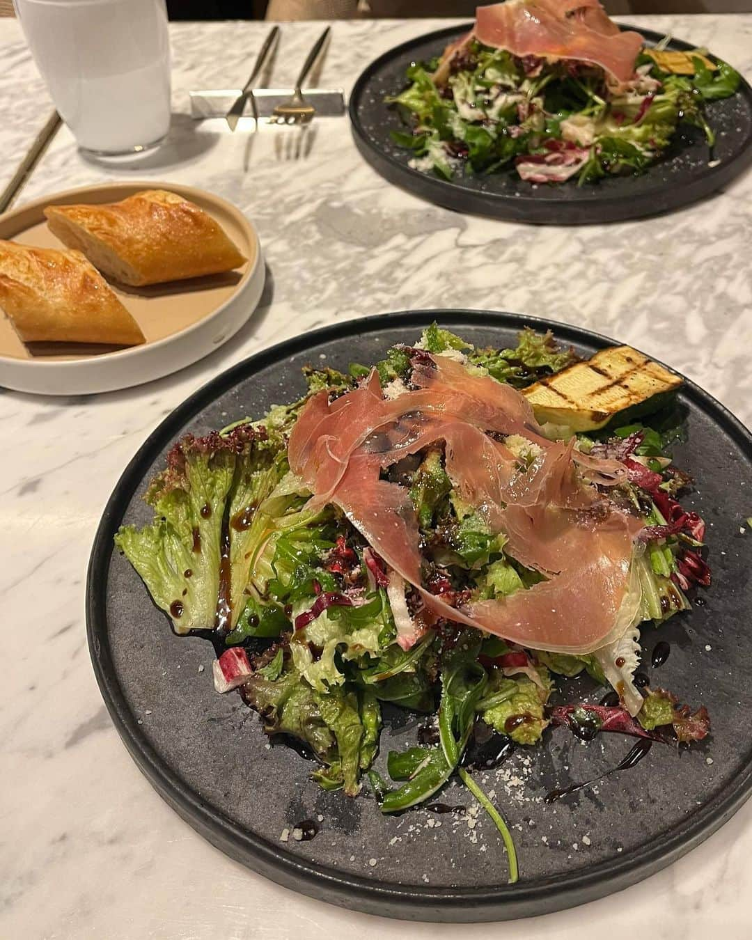 依田奈波さんのインスタグラム写真 - (依田奈波Instagram)「💐 小中高一緒の後輩ちゃんの誕生日ランチ  いつもお姉ちゃんみたいに慕ってくれてて 本当に可愛い存在です🥺🫶🏻  前から気になっていたお店は とても素敵で女子会にぴったりでした！  #誕生日ランチ #バースデーランチ #誕生日プレート #バースデープレート #表参道 #表参道カフェ #表参道ランチ #女子会ランチ #女子会コーデ」6月13日 21時30分 - nanami_yoda