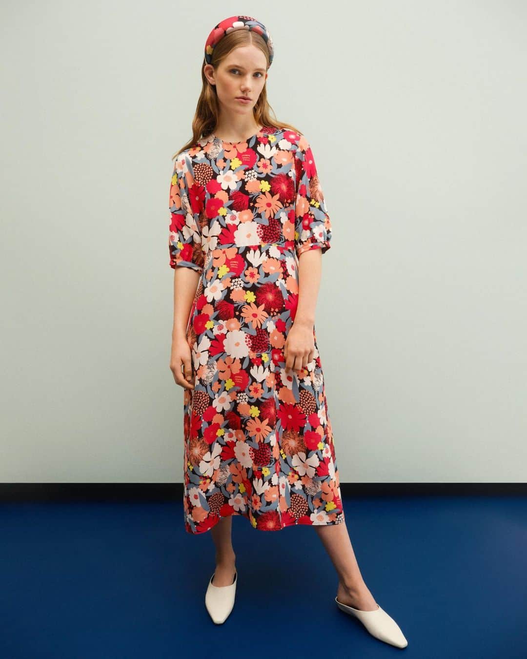 マリメッコのインスタグラム：「More is more when it comes to florals. This summer, we are going all in with mixing and matching floral patterns together for stunning head-to-toe looks. 🌺  Explore the first pre-fall ‘23 drop at marimekko.com. Link in bio. #marimekko」