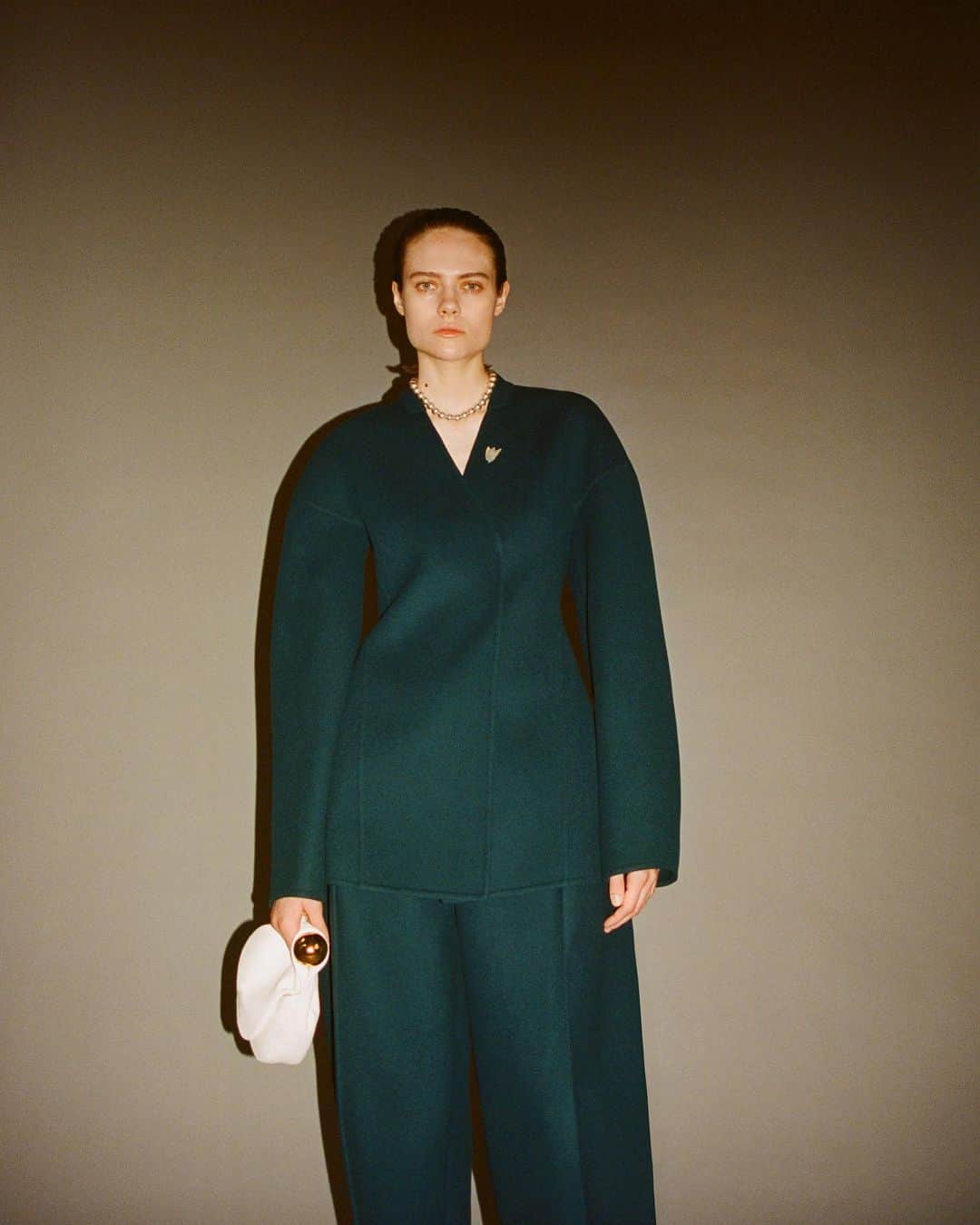 ジルサンダーのインスタグラム：「#JILSANDER Women’s Prefall 23 Collection @d.avit  Now available online and in selected stores #JilSanderbyLucieandLukeMeier」