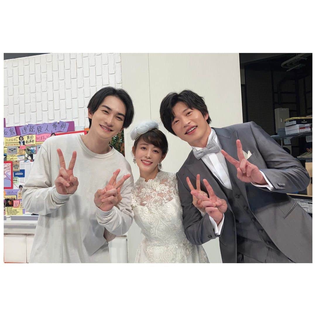 高畑充希のインスタグラム：「3ヶ月間 みんなありが血ょ🩸😊  最高のふたり！  #地底人 #1番の衝撃」