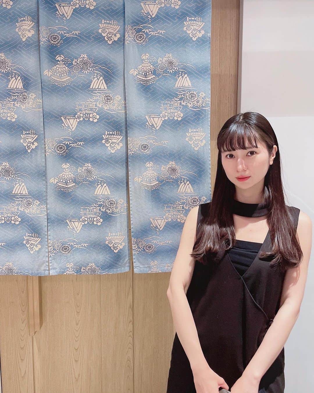 高瀬友規奈のインスタグラム：「Just needed to give new sushi place a try for celebrating 2nd anniversary of our wedding ceremony! We still have 123456789 to go list of sushi though🥹 ・ ・ ・ ずっと行ってみたかった千葉のお鮨屋さんが八重洲ミッドタウンにオープンされたので行ってまいりました。(伺ったの約2ヶ月前ですけど🥹) お魚はもちろん食材すべて千葉の地物で大感動。そして結婚式の2周年記念おめでとう我々でした💐 #千葉たかおか#sushi」