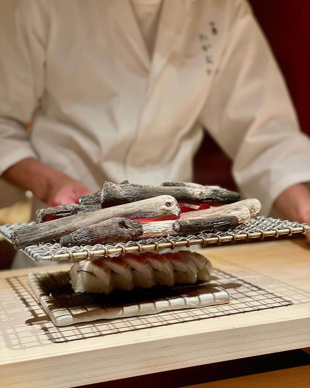 高瀬友規奈さんのインスタグラム写真 - (高瀬友規奈Instagram)「Just needed to give new sushi place a try for celebrating 2nd anniversary of our wedding ceremony! We still have 123456789 to go list of sushi though🥹 ・ ・ ・ ずっと行ってみたかった千葉のお鮨屋さんが八重洲ミッドタウンにオープンされたので行ってまいりました。(伺ったの約2ヶ月前ですけど🥹) お魚はもちろん食材すべて千葉の地物で大感動。そして結婚式の2周年記念おめでとう我々でした💐 #千葉たかおか#sushi」6月13日 22時04分 - yukina_731