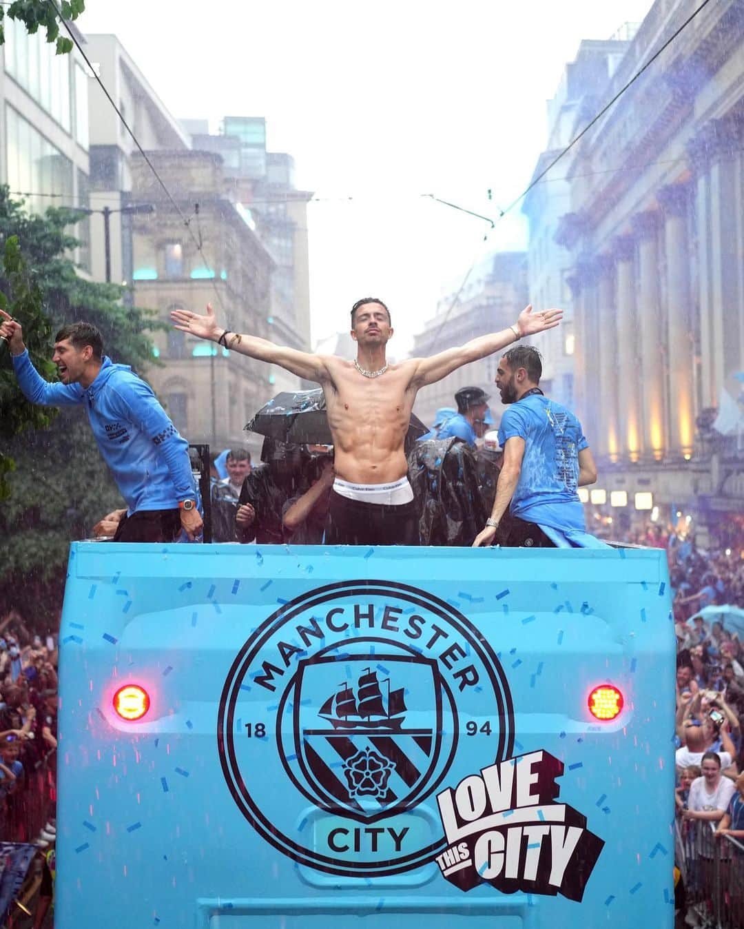 マンチェスター・シティFCさんのインスタグラム写真 - (マンチェスター・シティFCInstagram)「MANCHESTER IS BLUE 🏆🏆🏆」6月13日 22時09分 - mancity