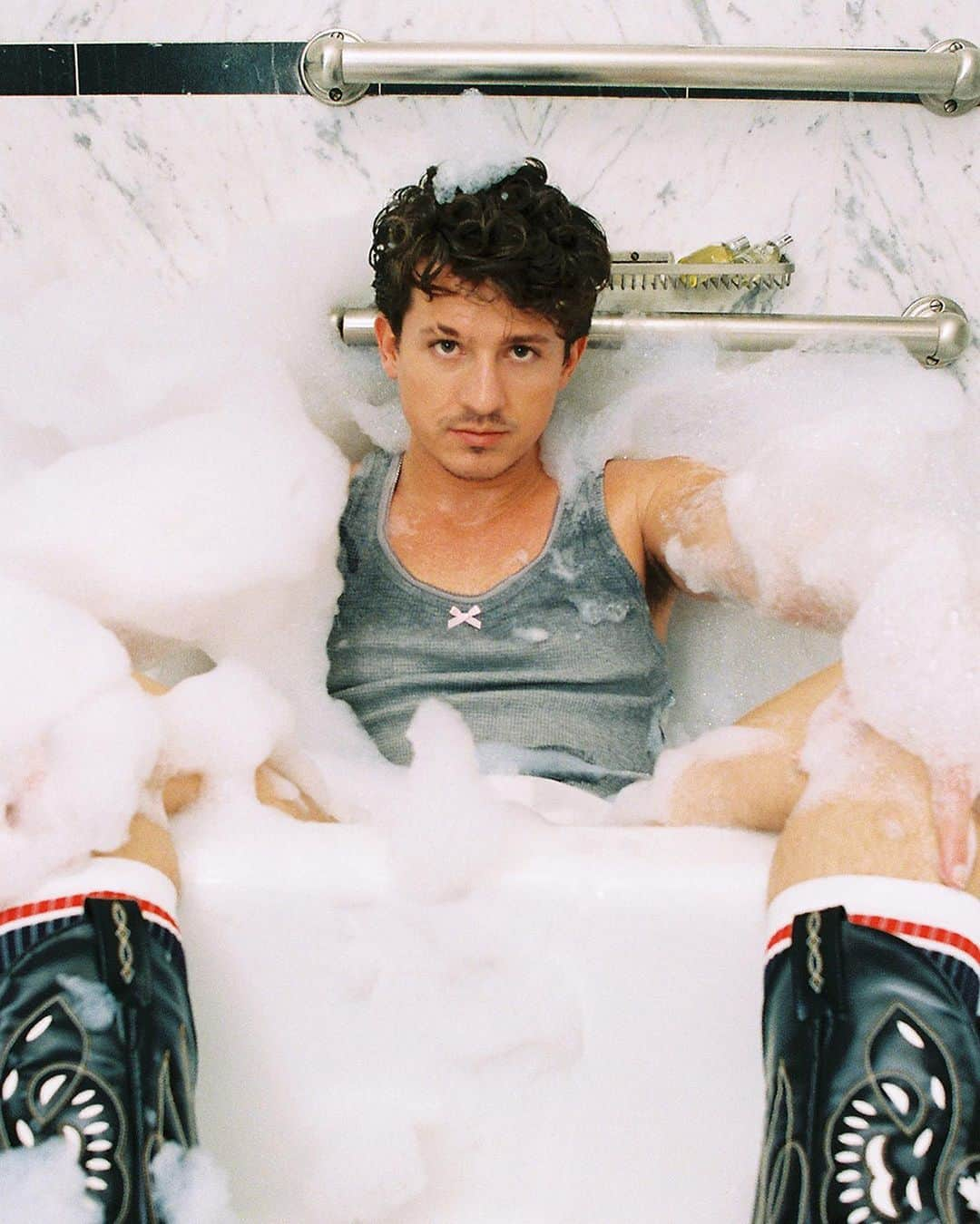 チャーリー・プースさんのインスタグラム写真 - (チャーリー・プースInstagram)「INTERVIEW MAG OUT NOW! @interviewmag」6月13日 22時10分 - charlieputh