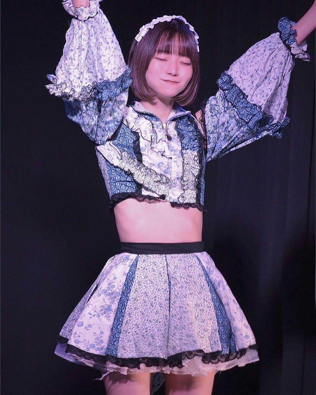 牧乃めいのインスタグラム：「また君を好きになる  #粉我 #japaneseidol #idol #被写体 #被写体モデル  #被写体になります #ファインダー越しの私の世界 #撮影会 #アイドル  #自撮り界隈 #selfie #lfl #サブカル #likeforlike #いいね返しは絶対 #いいね返し #インナーカラー #model #地下アイドル #水色担当 #ootd #おしゃれさんと繋がりたい #ゴテゴテネイル  #ボブ #ミニボブ #좋아요 #맞팔 #ストリートファッション #アイドル衣装」