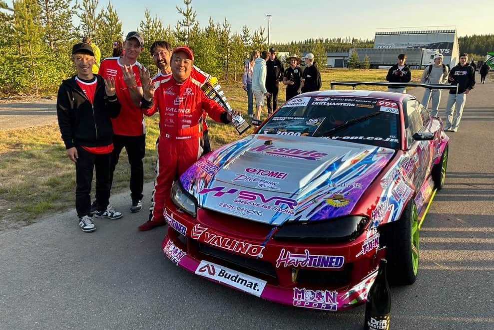 中村直樹さんのインスタグラム写真 - (中村直樹Instagram)「drift Masters スウェーデン第二戦 なんとか3位入賞できました。 スポンサー様、チームの皆様、ファンの皆様 応援ありがとうございました。 ヨーロッパの大会は日本と違って色々ルールなども違いすぎる中なんとか戦えることが見えてきたのでこのまま頑張っていきたいとおもいます。  すごくいい大会なので盛り上げていきたいですね。 今回はチームのみんなのお陰で大きなトラブルもなく走ることができてよかったです 。  N-style中村直樹  チーム名：TEAM VALINO × N-style  #valino #silkblaze #speedverseracing #digicam #wisefab #toptul #ひだまり歯科 #美来美車 #link #jpturbo #gpsports #goodgun #zenkairacing #delta #dg５ #taka #autoservicemori #fujiwaraauto #rems #skymotors #宮富 #stackedracing #shirtstuckedin #kawaiworks #nstyle #hardtuned」6月13日 22時13分 - nakamura_naoki_n