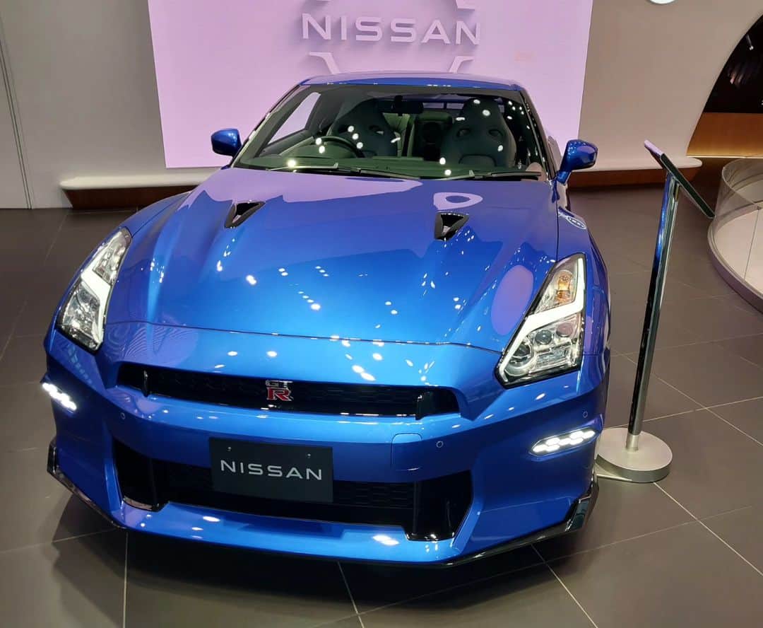 金原弘光さんのインスタグラム写真 - (金原弘光Instagram)「ワンガンブルーのGT-R 35 を見てきたよ🎵 この色はやっぱりいいよな～👍️ マニュアルだったら買いなんだけどね～。  #ワンガンブルー #r35gtr」6月13日 22時23分 - hiromitsu.kanehara