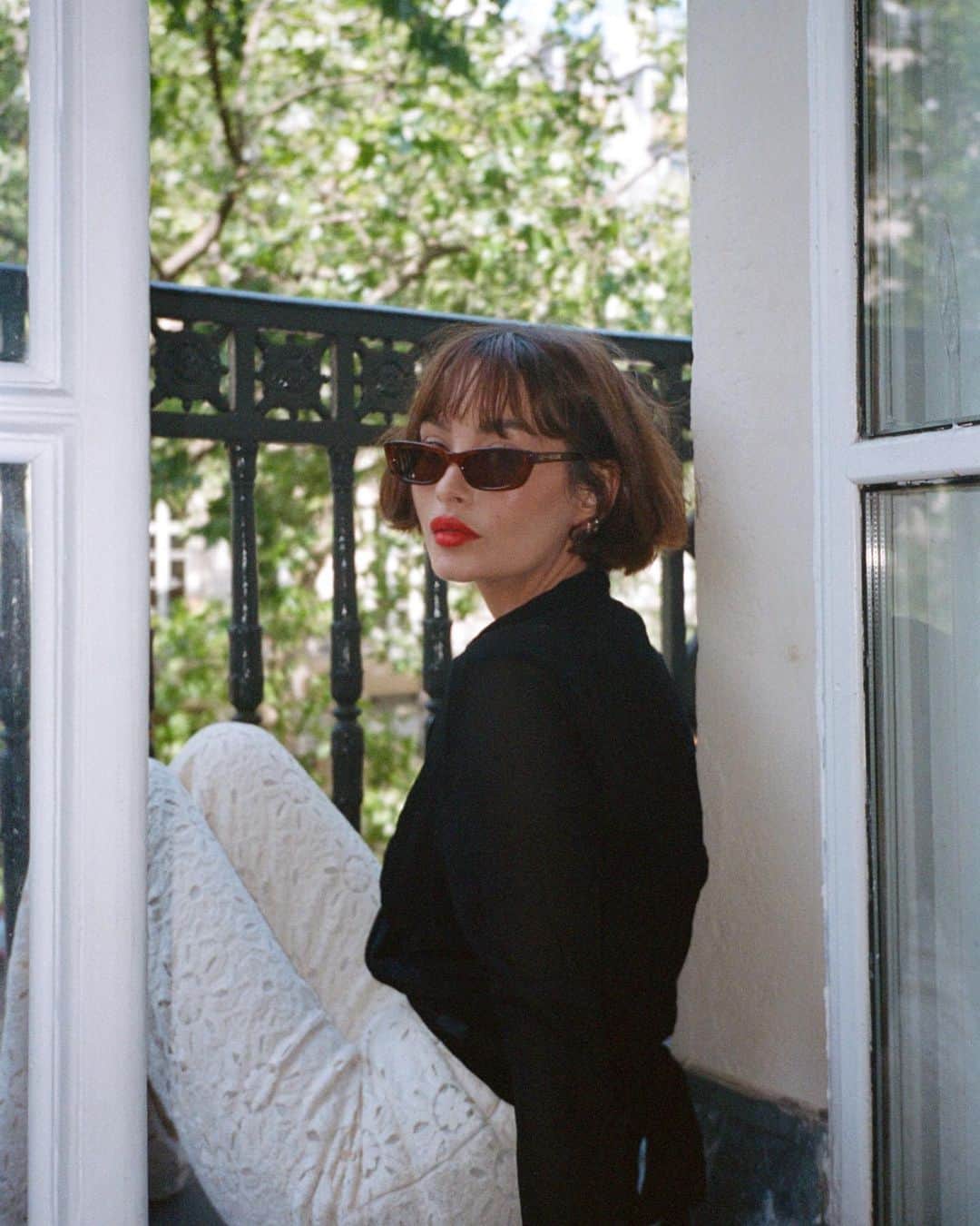 テイラー・ラシェのインスタグラム：「some more sunny vibes 🕶️ @lu.goldie」