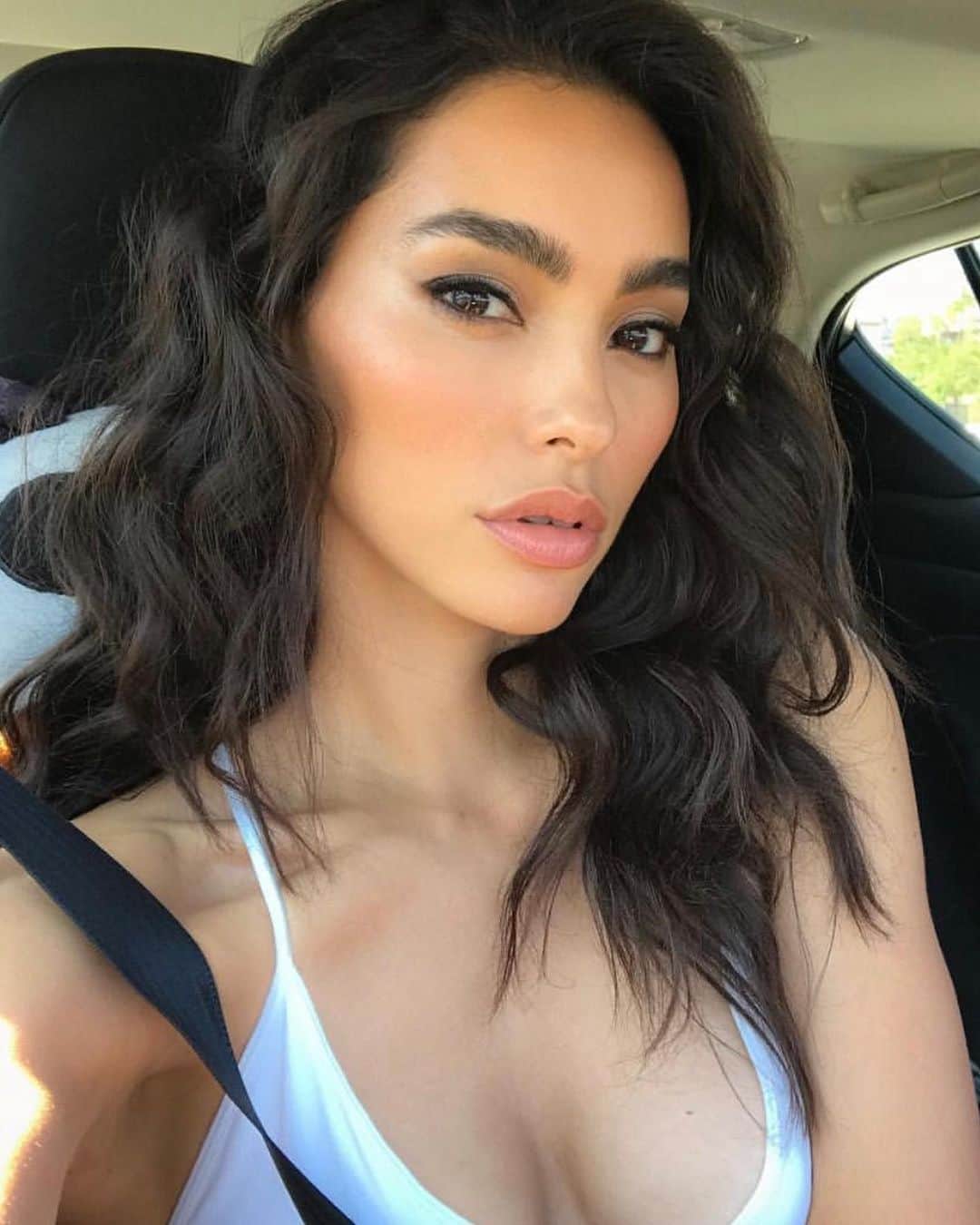 エイドリアン・ホーのインスタグラム：「Thank you for the birthday wishes!! Love you guys! I’m on my Benjamin button sh*t!! #GeminiSZN ♊️👯‍♀️🎂🎁👵🏼✨👶🏻」