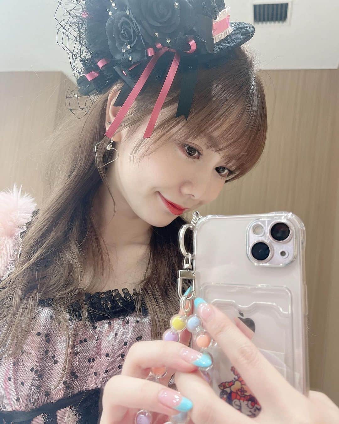 松本慈子のインスタグラム：「* 髪飾りのミニハットもハートのピアスも可愛いんだよ！💖 最後の写真はご愛嬌🫶🏻 この衣装での写真投稿はここまで！笑  コンサート当日では自撮りする時間が全然なくて 撮れへんかったからいっぱい撮っちゃった😇✌🏻  Summer tour 2023の詳細も発表されて… 夏楽しみすぎる〜🤗 私は8/1Zepp Nambaと 9/1Zepp Sapporoに参戦します！ 夏たのしみだぁぁぁぁ！！！🌻🍉☀️」
