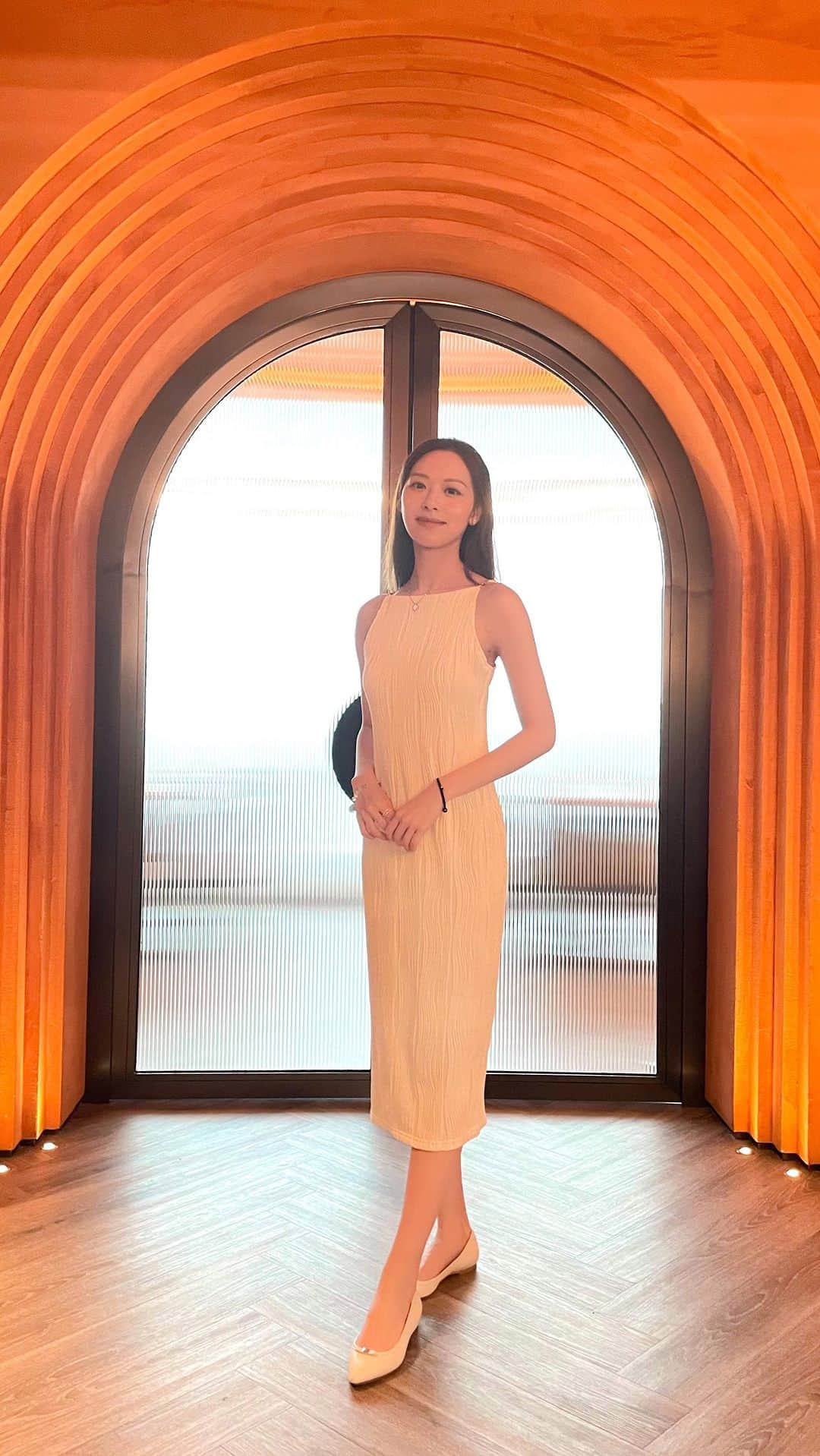 クリスタル・フォンのインスタグラム：「I had the pleasure of celebrating my birthday with my family at @1111ones ,  and it was an experience that left us feeling mesmerized and content.  The restaurant's unique decor, inspired by the stunning Antelope Canyon in Arizona, created a peaceful and tranquil atmosphere that was the perfect backdrop for a memorable evening with my cherished family.  The modern-European cuisine was equally exceptional, with every dish thoughtfully prepared and presented by head chef with delicate elegance.  The manager were attentive and gracious, making us feel at ease and cared for throughout the evening.  Thank you for a wonderful birthday celebration that I will cherish for a long time.💖🎂」