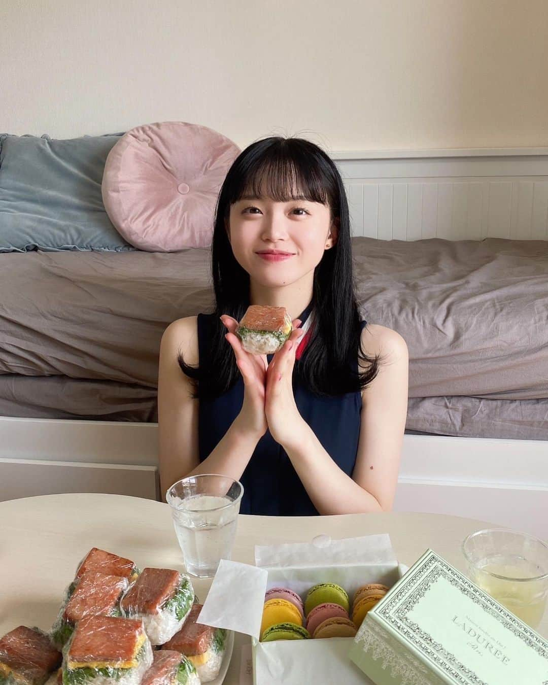 @onefive（ワンファイブ）さんのインスタグラム写真 - (@onefive（ワンファイブ）Instagram)「SOYOです🐥💕19歳になりましたっ！ ついにラストティーンになっちゃいました✨  大学生になって、たくさんできることが増えたと思います！今できること、したいことを見つけたいと思っていますっっ！  いつも応援してくれる@​fifthのみんなはSOYOの宝物だよん🫧  P.S.フレンチトーストのSOYOのSがないのは撮る前に食べちゃったからっ 最後の写真は手を19にしようと真剣なSOYOですっ  #onefive_SOYO #happybirthday」6月14日 0時00分 - official.onefive