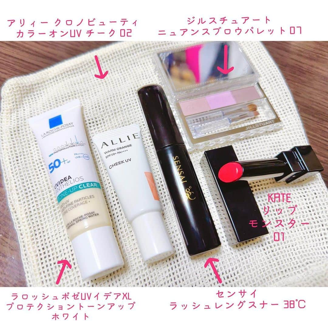 有村実樹さんのインスタグラム写真 - (有村実樹Instagram)「💄 泊まりでお出かけ。 ⁡ 荷物を減らすために最小限にして持ってきたコスメ達。 ⁡ ファンデは無し アイシャドウはアイブロウと併用 クレンジングを楽にするためにお湯落ちマスカラ ⁡ センサイのお湯落ちマスカラはバサッっと仕上がるのに、ポロポロお湯で落ちるから本当に楽で助かります😌 ⁡ ⁡ ⁡ ⁡ ⁡ #スキンケア #美容 #美容好きな人と繋がりたい #メイク #コスメ #コスメ好きさんと繋がりたい #美容研究家 #植物療法士 #有村実樹 #miki_cosmetics_list #お泊まりメイク #larocheposay #kate #sensai #ALLIE #jillstuartbeauty」6月13日 22時34分 - arimura_miki