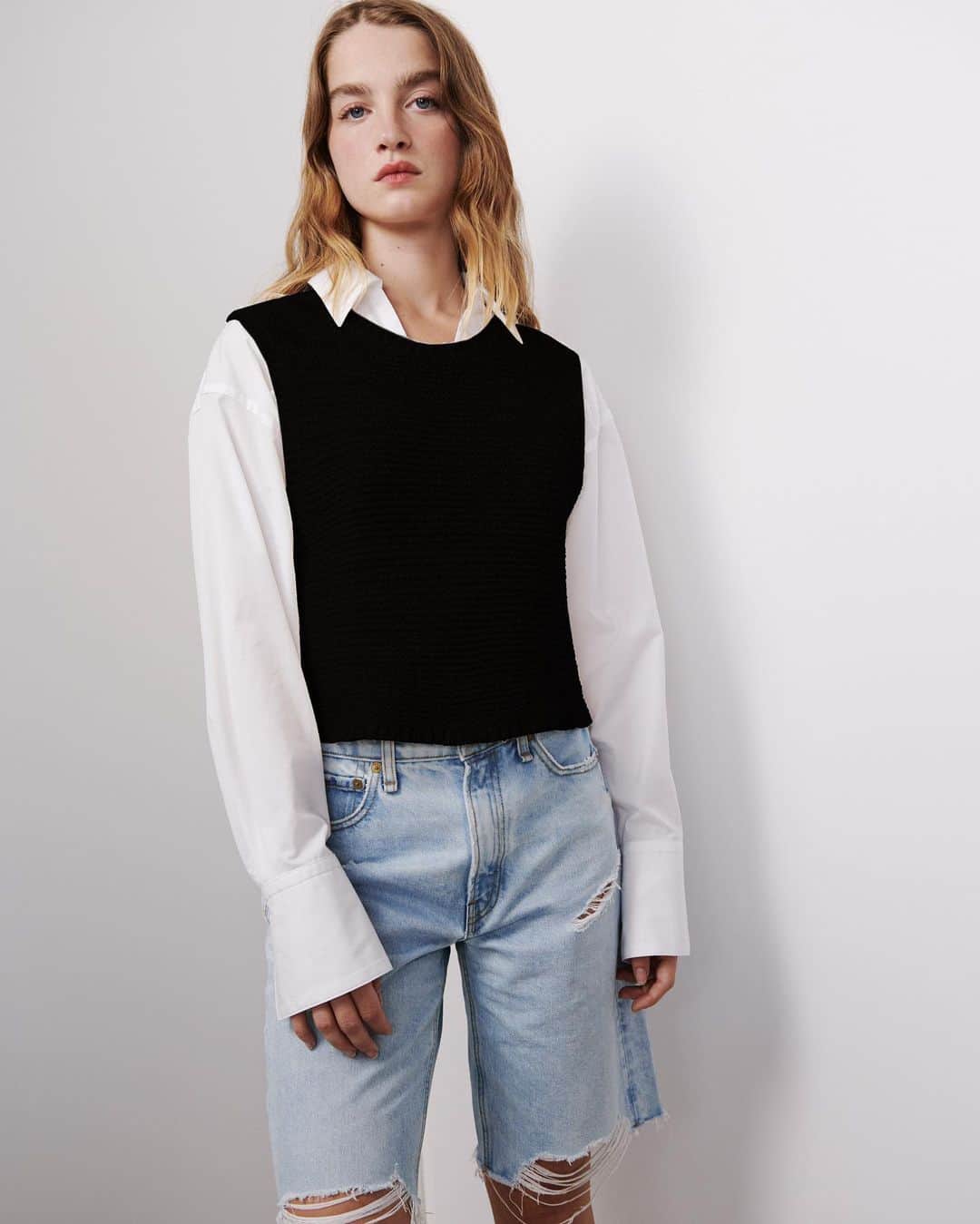 ラグ&ボーンのインスタグラム：「SUMMER LAYERS. Denim, poplin and linen layered.」