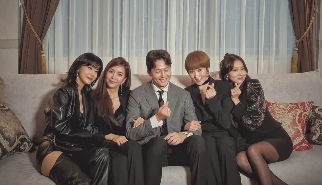 イ・ジョンジンさんのインスタグラム写真 - (イ・ジョンジンInstagram)「#가면의여왕 #송제혁의 마지막날~~ 오늘이 마지막방송... 여왕님들 감사하고 고마웠습니다  #채널A #넷플릭스」6月13日 22時43分 - jung.jin.lee_