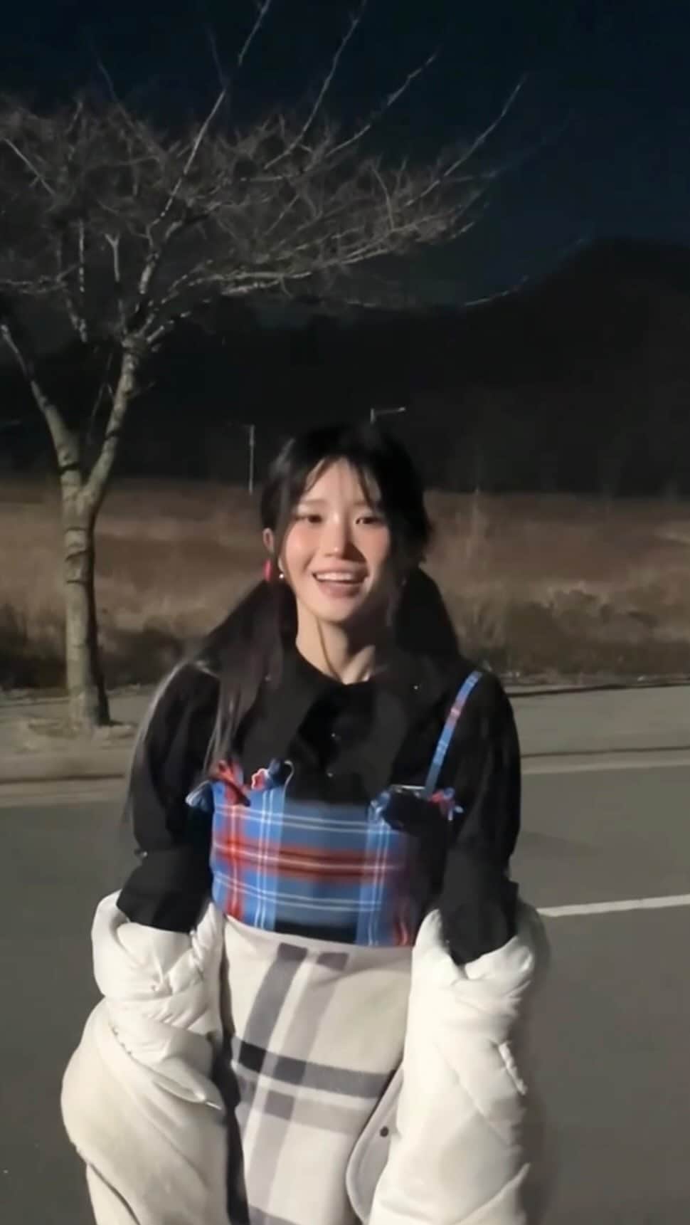 のインスタグラム：「#백하시_short #menow music video Hayoung Behind cut 🥰  #fromis_9 #프로미스나인 #Unlock_My_World #지헌」