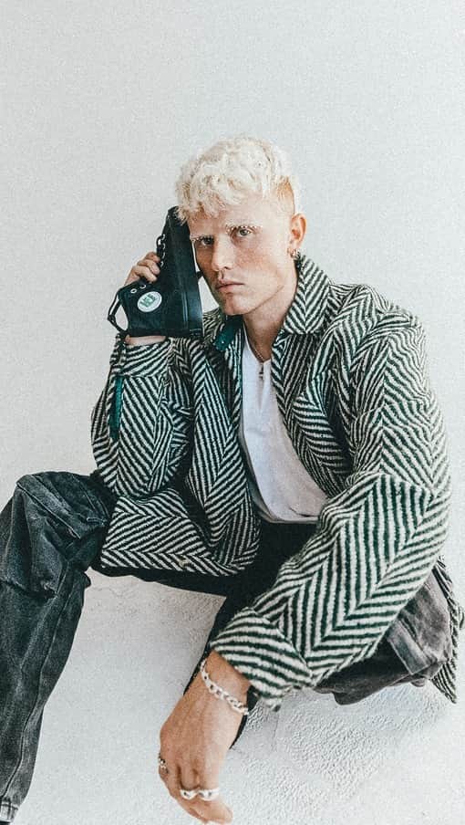 PFフライヤーズのインスタグラム：「New · Game · Player ft. @joshjjo Josh is a creative photographer, creator, and business entrepreneur. He strives to inspire people to be their most authentic selves, dive into self-expression, and chase their dreams. 📸  Head to our blog to learn more about Josh and our Flyers Club!」