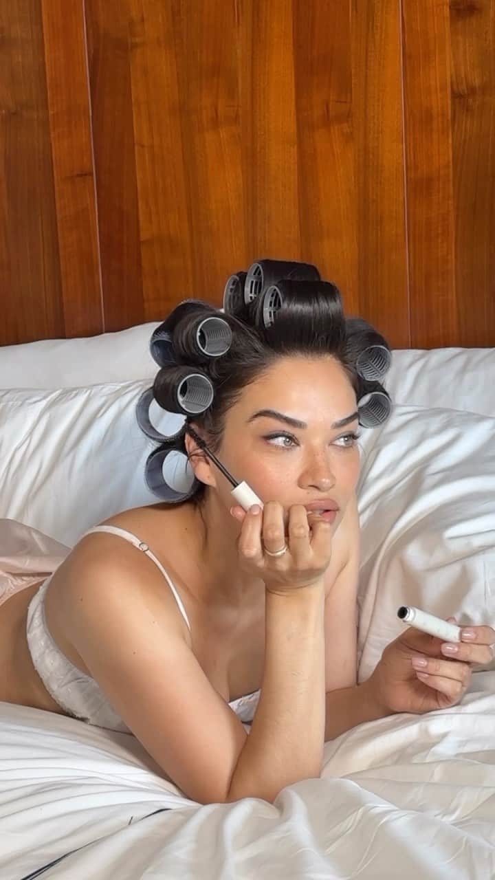 シャニーナ・シャイクのインスタグラム：「A little teaser from @sala.byshanina x @beaubble coming soon …」