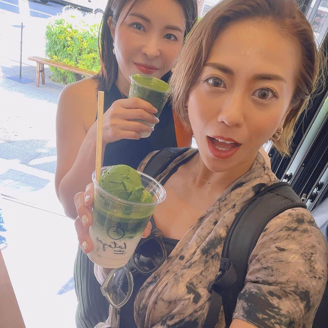 Natsuki（ナツキ）のインスタグラム：「邪道な珍道中。😝  インスタでバズってるお店を何個も回る予定で張り切って浅草行ったのに、そもそもスイーツそんなに得意じゃないから、全然回れなくて速攻ホッピー通りに駆け込んだただの飲兵衛記録🤪🍺  もっと可愛らしい映え写真撮るはずだったけど... 全然無理だったし、 安定におじさんの日🤣🍺  あ、抹茶🍵は好き。😂 　 #浅草 #スイーツ巡り #浅草食べ歩き #浅草食べ歩きグルメ  #浅草グルメ  #ホッピー通り  #スカイツリー #抹茶スイーツ  #甘いものよりビール  #浅草雷門」