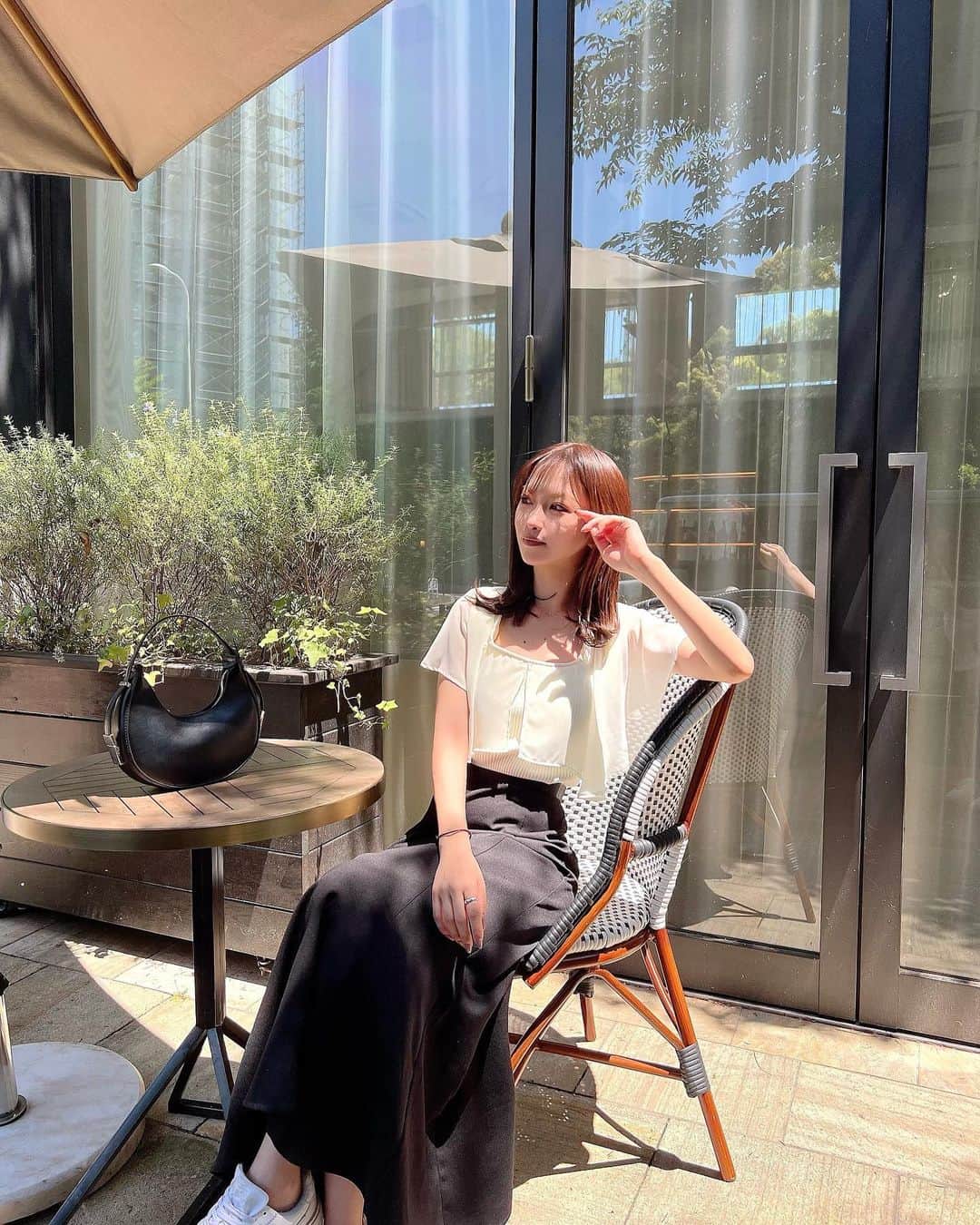 木田絵里香さんのインスタグラム写真 - (木田絵里香Instagram)「. この日風強すぎてずっと前髪押さえてないと髪飛んでってた😌 そんな中撮れた奇跡の4枚です🤳 . #コーデ#ランチ」6月13日 23時16分 - erika_resexxy