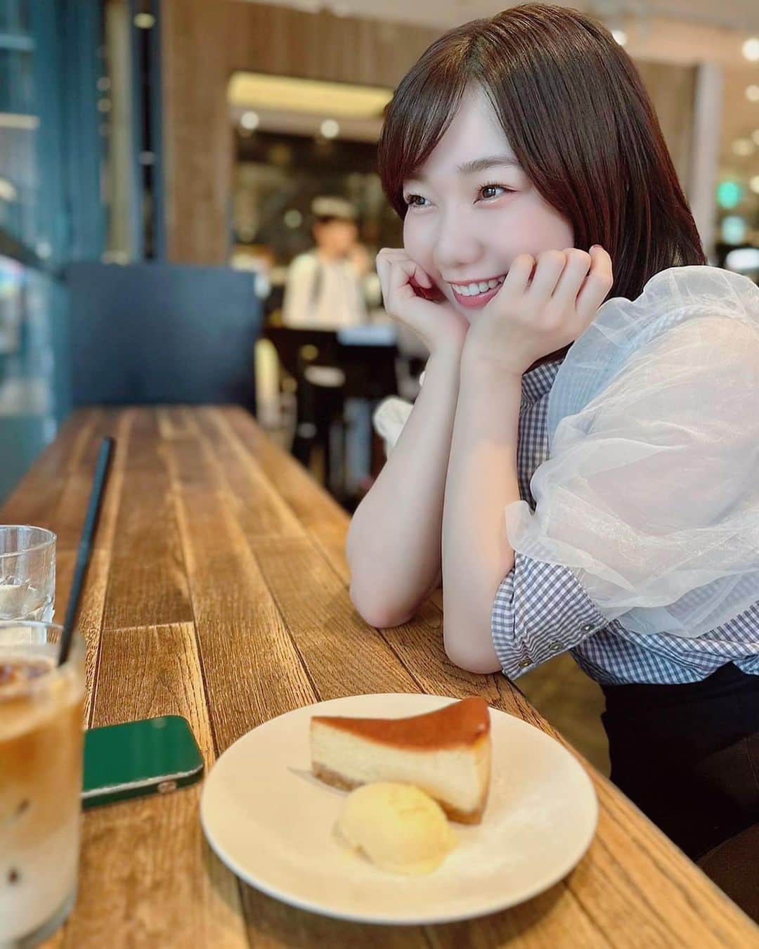 樋口みどりこさんのインスタグラム写真 - (樋口みどりこInstagram)「🧀🧀🧀  チーズケーキが食べたくなるときあるよねぇ☺️  🐹🧀  .  .  .  #時差投稿 #時差スタグラム #チーズケーキ #チーズケーキ部 #カフェ #cafe #東京カフェ#東京カフェ巡り #東京カフェ部 #つぼみ大革命 #ショートヘア #ボブ #ショートカット #ショートボブ #shorthair #bob」6月13日 23時11分 - higuchimidoriko