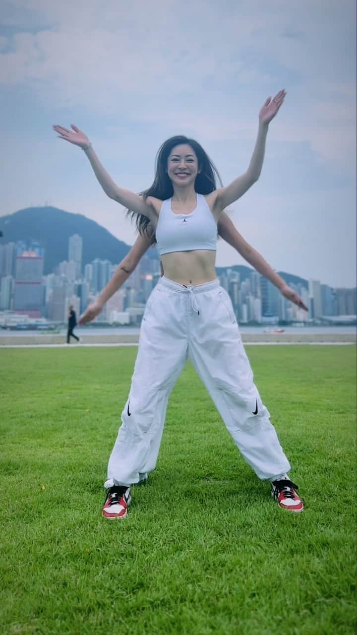 松岡李那のインスタグラム：「Let’s Clap 👏😂 🤍🤍🤍  #happy  #clapclapclap」
