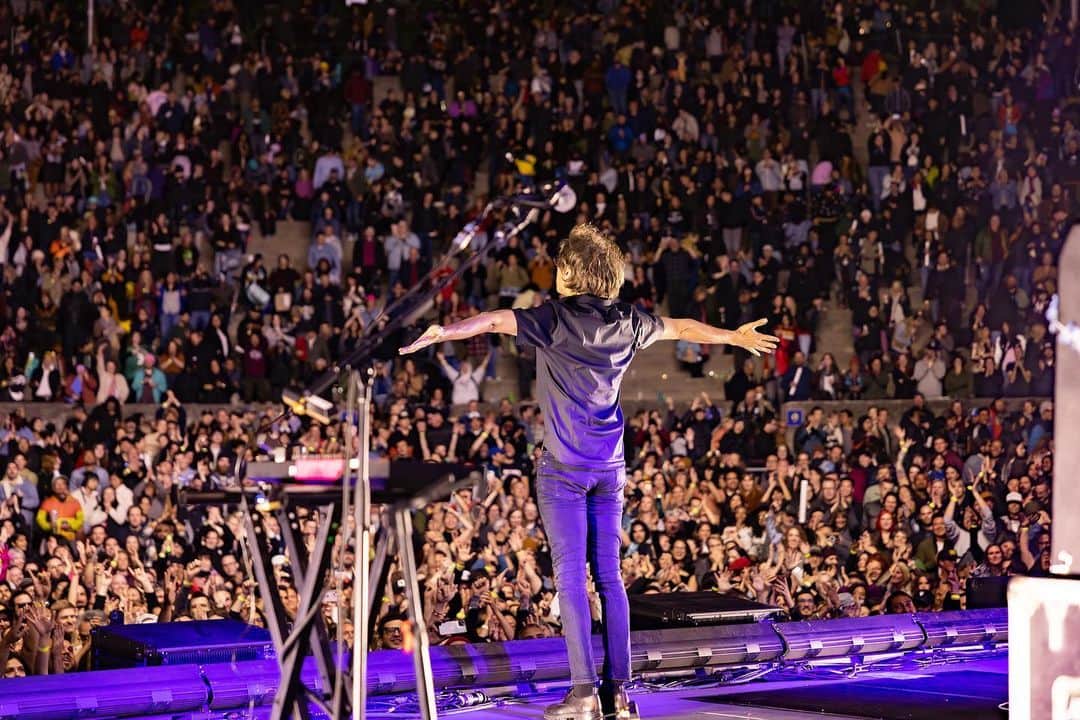 ヤー・ヤー・ヤーズさんのインスタグラム写真 - (ヤー・ヤー・ヤーズInstagram)「TY for truly the best show in the Bay Area ever that we can remember 🫶 love streaming! A total and complete high to end this leg of our tour.  Flashing lights at the @greekberkeley forever!  And special shout out to @perfumegenius, we’ll miss having you with us 🥹🥰  📷 1-7, 10 @gregchow 8-9 @__nik__pics」6月13日 23時24分 - yeahyeahyeahs