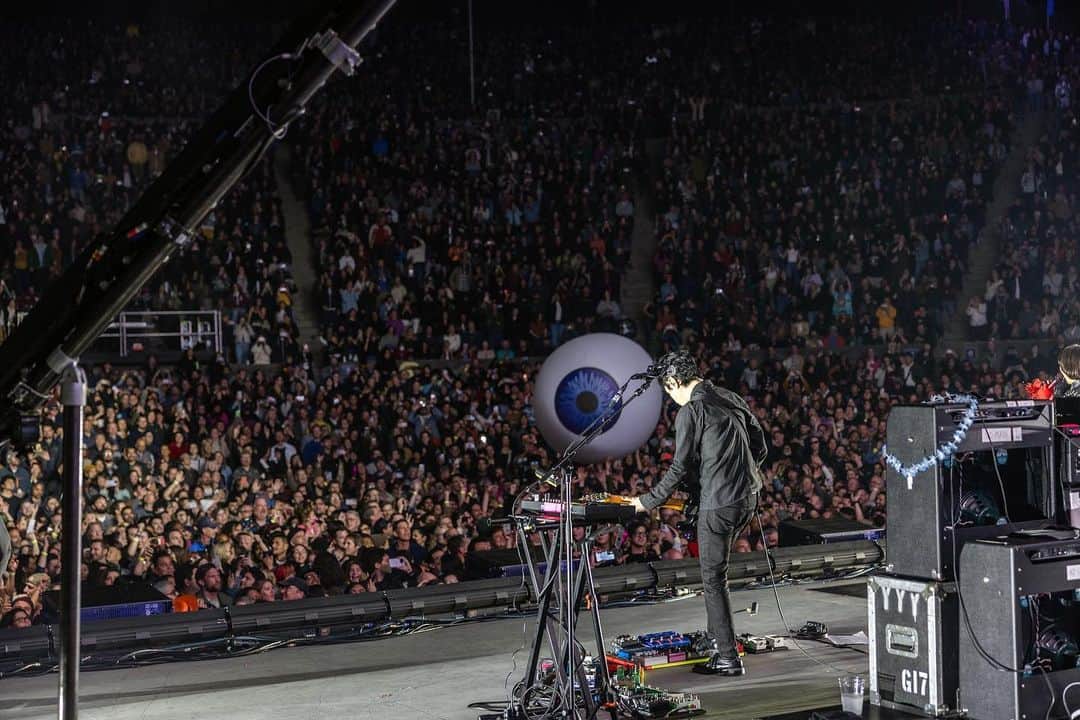 ヤー・ヤー・ヤーズさんのインスタグラム写真 - (ヤー・ヤー・ヤーズInstagram)「TY for truly the best show in the Bay Area ever that we can remember 🫶 love streaming! A total and complete high to end this leg of our tour.  Flashing lights at the @greekberkeley forever!  And special shout out to @perfumegenius, we’ll miss having you with us 🥹🥰  📷 1-7, 10 @gregchow 8-9 @__nik__pics」6月13日 23時24分 - yeahyeahyeahs