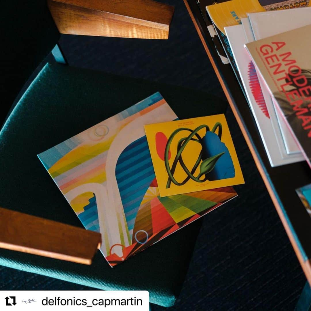 Delfonicsのインスタグラム：「#Repost @delfonics_capmartin with @use.repost ・・・ . 気に入った音楽はアナログで持ちたい。 ジャケットデザインが良いとさらにうれしい。 ー 「もの選び」や「もの作り」に関する考察と併せ、デザインディレクター・佐藤の「買いもの」についてもご紹介しています。 コラムは、プロフィールのURLよりご覧ください。 #delfonics #rollbahn #capmartin #デルフォニックス #ロルバーン #カップマルタン」