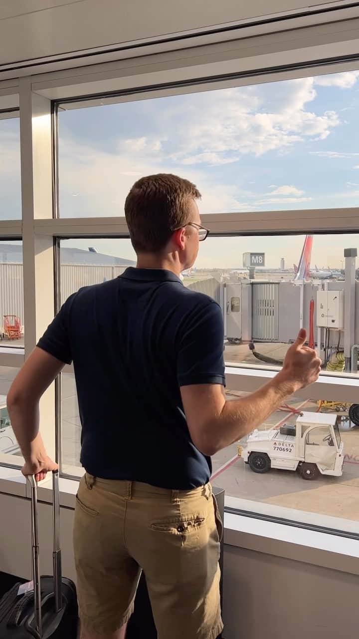 デルタ航空のインスタグラム：「Delta dad activated 🔺🧢」