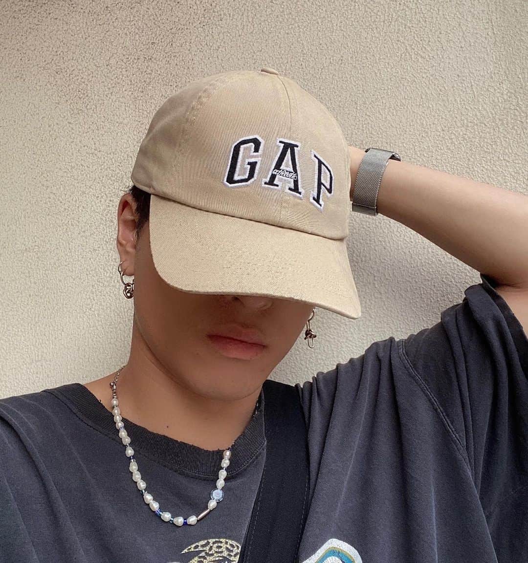 古謝那伊留さんのインスタグラム写真 - (古謝那伊留Instagram)「今日は家族で りんくうプレミアムアウトレットに行ってきました💨  久々に家族で出かけてブラブラっとした1日でした☺️  途中で飲んだGODIVAのチョコミントのドリンクがめっちゃ美味かった🤤💓  そしてGAPで気になっていたキャップを購入しました🧢✨  ラスト1点だったから買えて良かった😭  大阪では色々と古着も見て回ったのでそれもどこかで出します😁  明日はダンスレッスンだー！楽しむぞ🕺  今日の服装は後日WEARで出します😁  #nike #soierie #interfactory #uniqlo #spinns #キャップ #キャップコーデ #fashion #ootd #outfit #instagood #mensfashion #used #instalike #classystreetwear #coordinate #メンズファッション #メンズスタイル #メンズコーデ #おしゃれさんと繋がりたい #今日のコーディネート #古着好きな人と繋がりたい #古着ミックス #古着mix #ふるぎみっくす」6月13日 23時22分 - nairu_koja