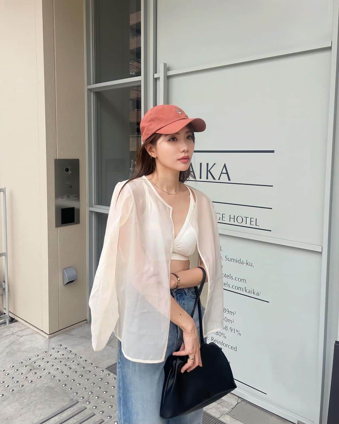 のインスタグラム：「日常使いも可能なオシャレでファッショナブルなナイトブラ✨ 「Ungrid×FEONY night style bra」 @feony_official   @ungrid_official とコラボというだけあって ナチュラルなデザインが可愛くてナイトブラ使いだけじゃもったいない！ 付け心地抜群でホールド感がしっかりしてるのに、締め付けが強くないからナイトブラが苦手な人にもオススメ♡  私はオフホワイトのMサイズを着用してるよ✨   #ungrid #FEONY #フィオブラ」