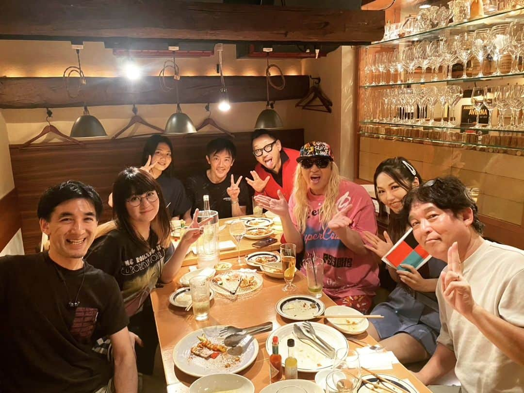 DJ KOOさんのインスタグラム写真 - (DJ KOOInstagram)「イェーイ！！TK SONGS RESPECT NIGHT ちゃんKOOファミリーwプチ打ち上げお食事会！！  小室哲哉大好き、そしてJ-POP愛に溢れるメンバーでアツく語り合いました！！  ゆけむりDJs DJ CARP & あさちるちゃんのお誕生日もお祝い！！  やっぱ、手応えのある現場を共にしたチームは良いですね！！  これからも皆さんに楽しんでもらえるイベントや作品を作っていきますので！！ よろしく DO DANCE！！   #小室哲哉  #JPOP  #DJBLUE  #ゆけむりDJs  #あさちる  #赤坂ラティーダ  #DJKOO」6月13日 23時22分 - dj_koo1019