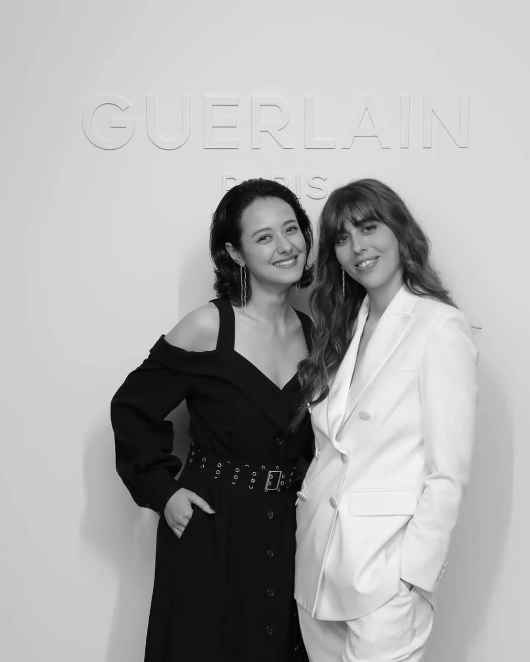 のインスタグラム：「You gave me so much inspiration of beauty what I want to be♡ @violette_fr   GUERLAIN メイクアップ クリエイティブ ディレクターのヴィオレットが 来日し、直接お話できる貴重な時間を過ごせました🌼  「似合う似合わないではなく、好きな色を使えばいいのよ」 という言葉に、あぁ私と同じ思想だ… と一瞬でファンになりました💘  私はブルベ・イエベ、骨格なんちゃら…的なものは 一度も調べたことないし今後もしないつもりです。 理論は否定はしないけど、それに囚われすぎて 本能的な "好き" を遠ざけたくないから。  この日使ったリップは 7月15日全国発売の限定色 ルージュ ジェ ラグジュリアス ヴェルヴェット 539💄 輪郭しっかりも指でぼかすのも自由自在な フレンチマットの質感がとってもタイプです🤎  📸  @wataru__fukaya  #ゲラン #ルージュジェ #オンブルジェ #ナチュラリーコレクション #GuerlainMakeup #pr」