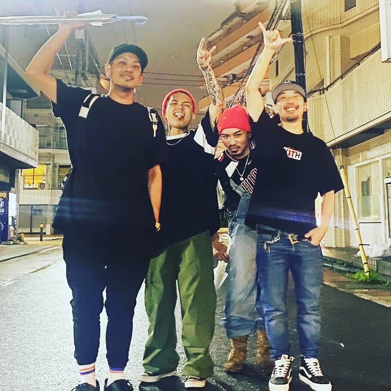 のインスタグラム：「We had a blast last night with my bros! 昨夜はぶち上がったわい🔥  #back_on_jpn #rookiezispunkd #spyair #yellowblacktokyo_jpn #stuw #teeda @shinnosuke_rookiez @big_kit_kat @uzspyair  #しんちゃんアメリカのお土産いっぱいありがとう#足立区綾瀬」