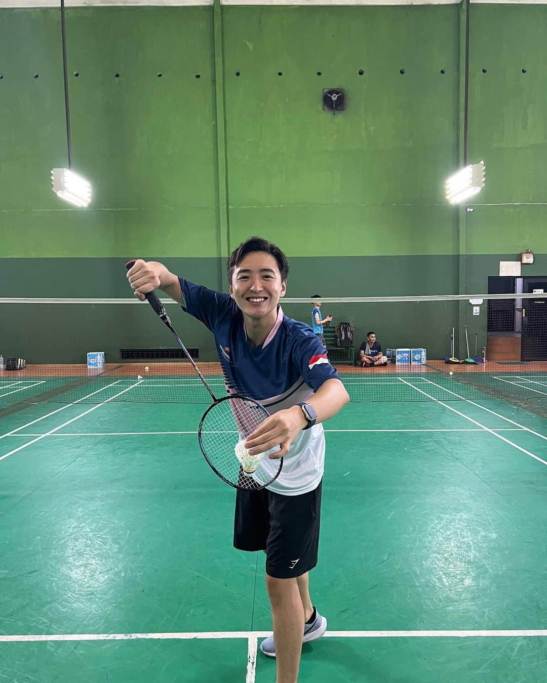 坂崎裕介さんのインスタグラム写真 - (坂崎裕介Instagram)「Guys senang banget😭😭 karena biasanya cuma main badminton sama Jerome aja tapi sekarang aku mau nonton match badminton langsung di Kapal Api Group Indonesia Open 2023🏸  Ini pertama kali jadi aku excited banget ya👍🏼👍🏼 Aku mau nonton bareng yuk guys!! Jadi mau kasih 5 tiket regular Final Kapal Api Group Indonesia Open 2023🔥🔥  Caranya kayak gini ya: 1. Follow @kapalapi_id  2. Tulis di kolom komentar: “Kalau kamu jadi pemain badminton, atlet siapa yang mau kamu lawan dan alasannya” 3. Tag 3 teman kamu dan tambahkan hastag #SerukanSemangatmu 4. 5 Komentar yang menarik akan mendapatkan tiket reguler Final Kapal Api Group Indonesia Open 2023 di Minggu, 18 Juni 2023 4. Pemenang akan diumumkan melalui IGstory @kapalapi_id pada Jumat, 16 Juni 2023 5. Pemenang yang tidak bisa hadir di tanggal yang ditentukan dianggap gugur  Ayo ikutan, periodenya dari tanggal 13 - 15 Juni 2023!」6月13日 23時41分 - skzk_yusuke