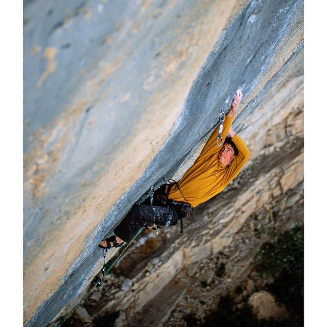 ティム・ケンプルさんのインスタグラム写真 - (ティム・ケンプルInstagram)「The perpetually stoked @dave_graham_ making his first attempts on the most famous sport climb in the world… Realization in #Ceuse… in 2001.  Dave would eventually make the 4th Ascent in the summer of 2007.  I’m not sure I’ve ever spent time with someone more stoked about pure rock climbing than Dave. For more than 2 decades he’s been at the upper limits of the sport. So it was fun to flip back through some old slides and stumble upon these images when Dave was first taking Europe by storm.」6月13日 23時47分 - timkemple