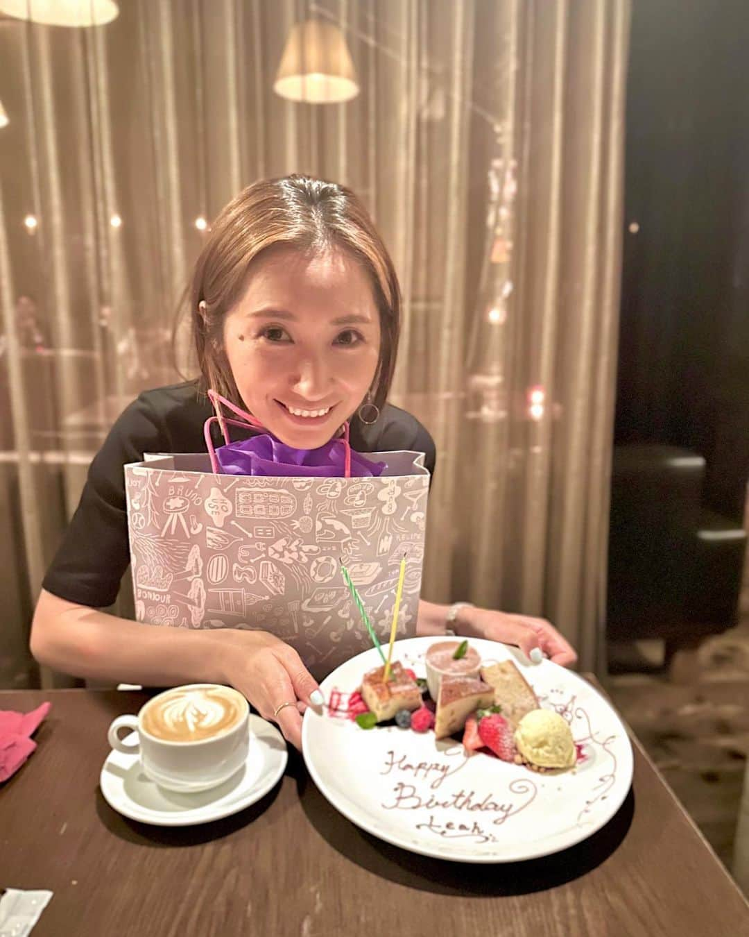 水村リアさんのインスタグラム写真 - (水村リアInstagram)「いえ、誕生日は3月です。  親友がサプライズでお祝いしてくれた、 久しぶりの誕生日♡ 彼女の誕生日のほうが近かったのに これこそ本当にサプライズ😳  ていうことは 365日サプライズの可能性はあるということね！  へ？  𓏸꙳⋆⸜⸜˙ 𓏸꙳⋆⸜⸜˙ 𓏸꙳⋆⸜⸜˙ 𓏸꙳⋆⸜⸜˙ 𓏸꙳⋆⸜⸜˙ 𓏸꙳⋆⸜⸜˙ 𓏸꙳⋆⸜⸜˙ #誕生日 #サプライズ #小野小町」6月13日 23時49分 - leah_mizumura