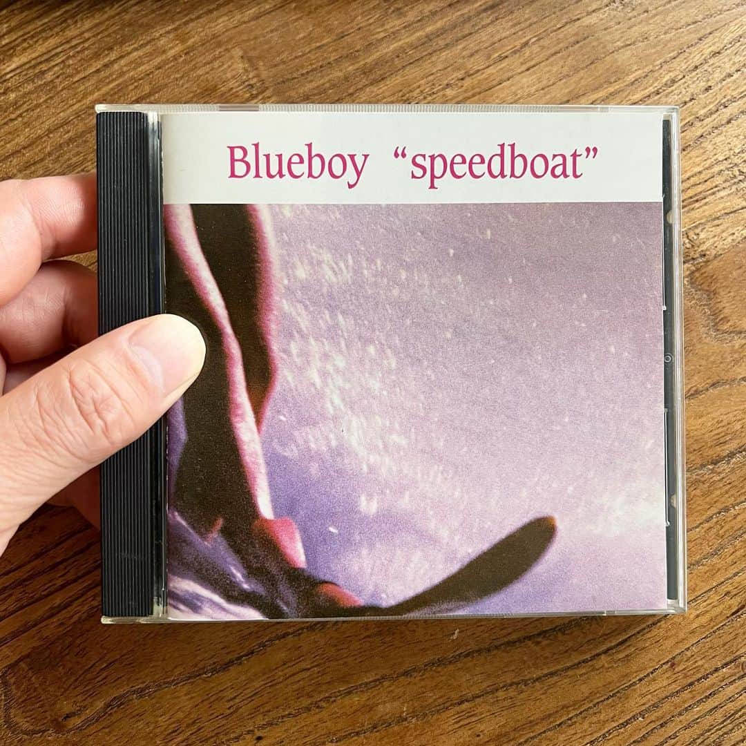山田稔明さんのインスタグラム写真 - (山田稔明Instagram)「日本独自編集盤のBlueboy、1993年発売。バンドを組んだころ聴いてたのはこんな歌たちだった（30年経っても聴いてる）。キラッキラ。 #朝一番に聴くレコード」6月14日 9時11分 - toshiakiyamada