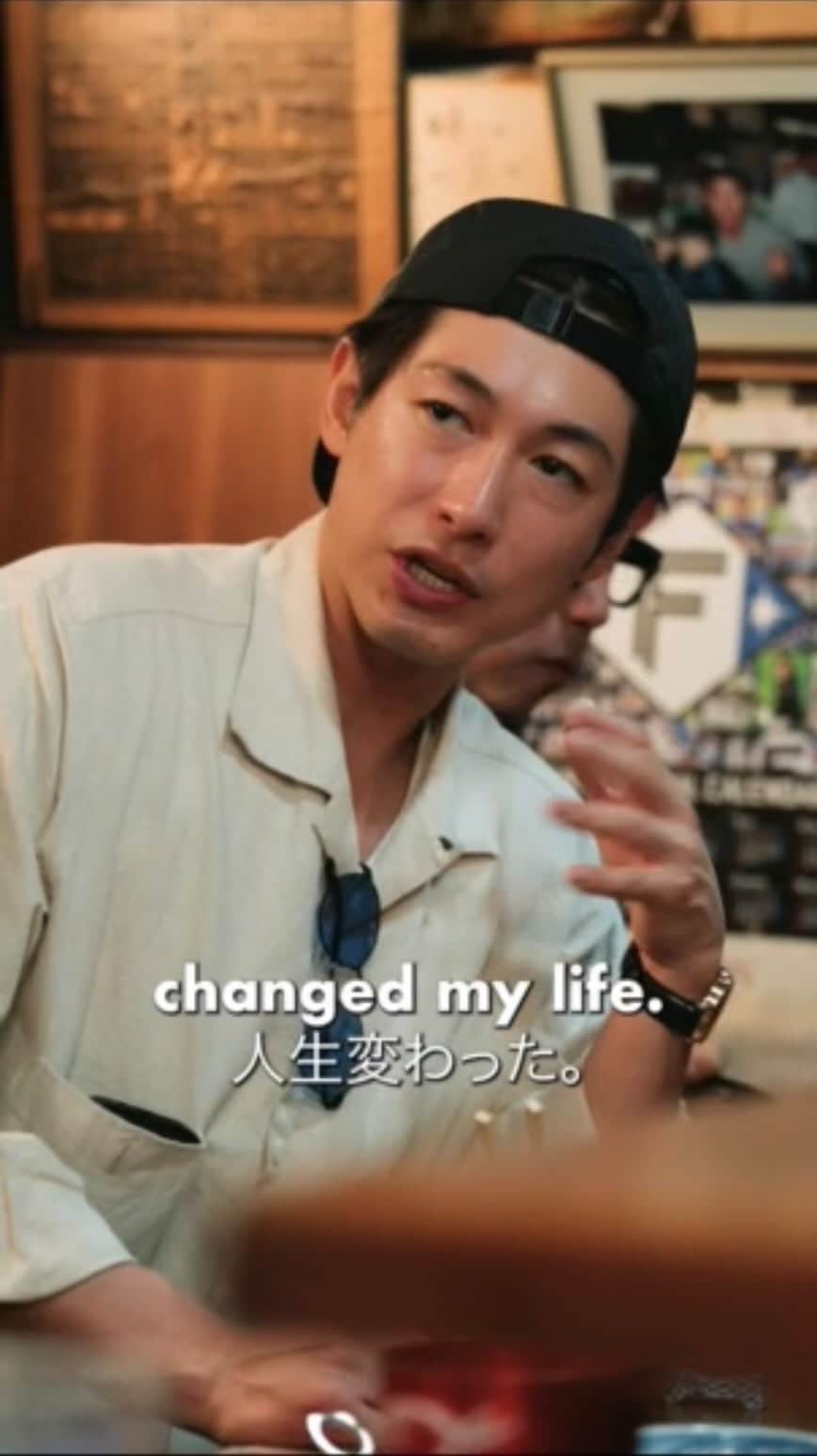 ディーン・フジオカのインスタグラム：「最後の言葉で一番笑いました... Laughed too hard in last few seconds of the video😂  Katsu is typically fried with bread crumbs(Panko) and wheat flour so to be able to eat a gluten-free version of this is such a blessing for people like us with celiac disease / gluten intolerance.   Great to be back in Japan and to be in the company of great friends. Grateful that we can all try out gluten-free Katsu together. Everyone really enjoyed it! GF doesn’t mean taste is compromised.  #glutenfree #グルテンフリー #deanfujioka #ディーンフジオカ #藤岡靛」