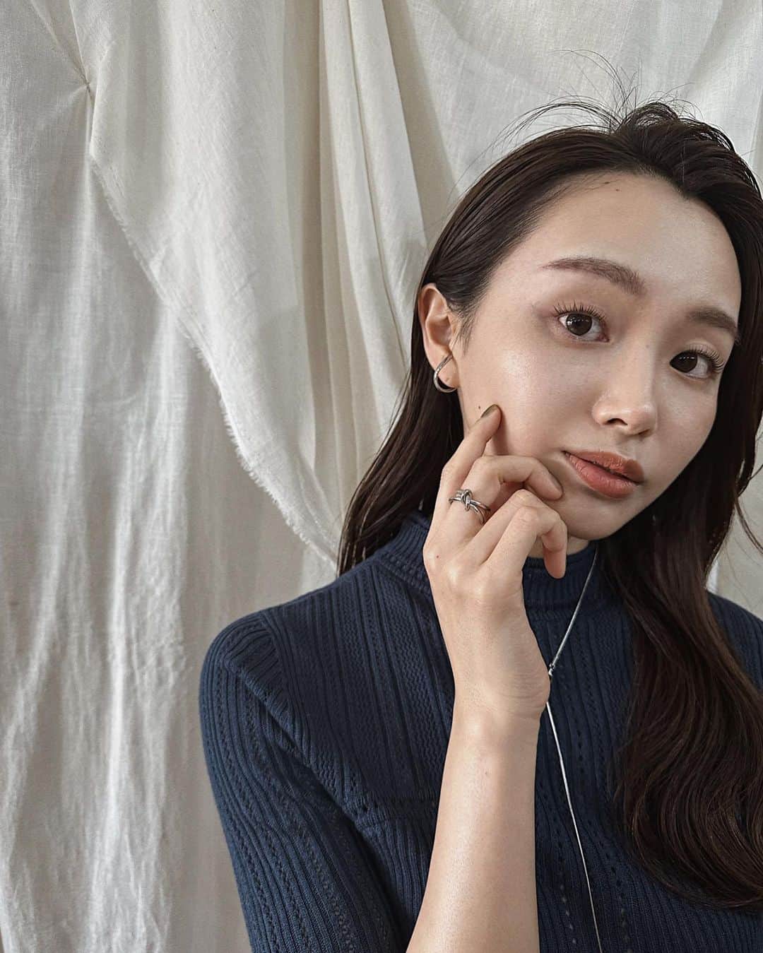 氏家夏乃のインスタグラム：「ーー𝑃𝐸́𝐺  かかせないまつ毛パーマ,  梅雨でもまつ毛が上がってると 気分も少しあがる🐌☔︎  今回目の形的にパリジェンヌよりも カールの方が似合うかも.... とのことでやって頂きました✌︎  くるんと上がってて やりすぎ感もなく綺麗な仕上がり  同い年ということでも 盛り上がった𝘺𝘶𝘮𝘪さん！ ありがとうございました☺️🖤 @yumi__maruyama   素敵空間のeyeサロン,  @peg_eyelash  📍恵比寿駅2分  _____________________________ #PÉG #まつ毛パーマ #PR #恵比寿マツパ #恵比寿マツエク #マツパ #ペグ  #エクステ #アイブロウ #マツエク#アラサー美容」
