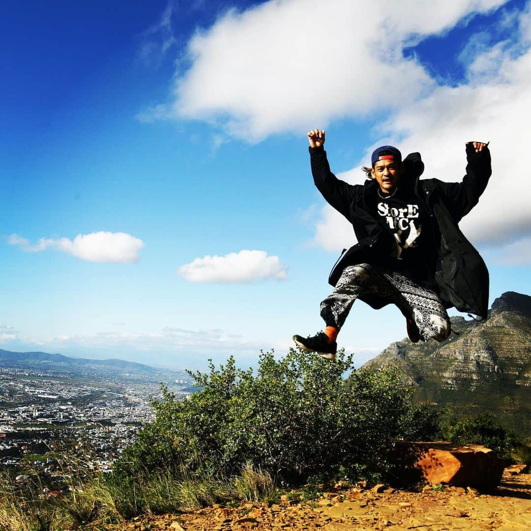 五十嵐恭雄のインスタグラム：「南アフリカ🇿🇦ケープタウンにある テーブルマウンテン最高でした⛰️  #南アフリカ #ケープタウン #テーブルマウンテン #tablemountain #capetown  #旅 #旅人 #africa #trip #southafrica」