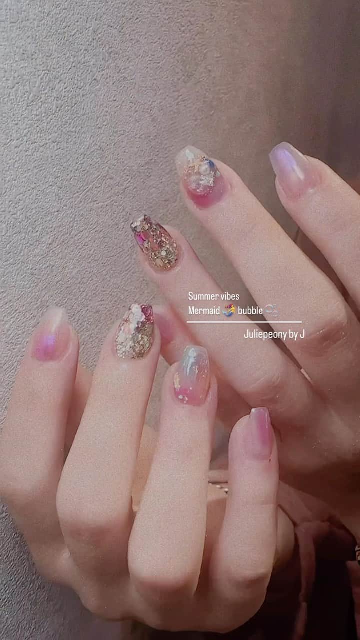 juliepeonyのインスタグラム：「像我這樣不喜歡貼鑽的人 終於找到自己的一展明燈💡 （其實不貼鑽更煩）我到底還能做什麼？！ / 哎呀～看著影片有點滿意自己的粉紅色搭配呢💓 哇哈啊哈～可甜可鹹，已經太期待夏天☀️」