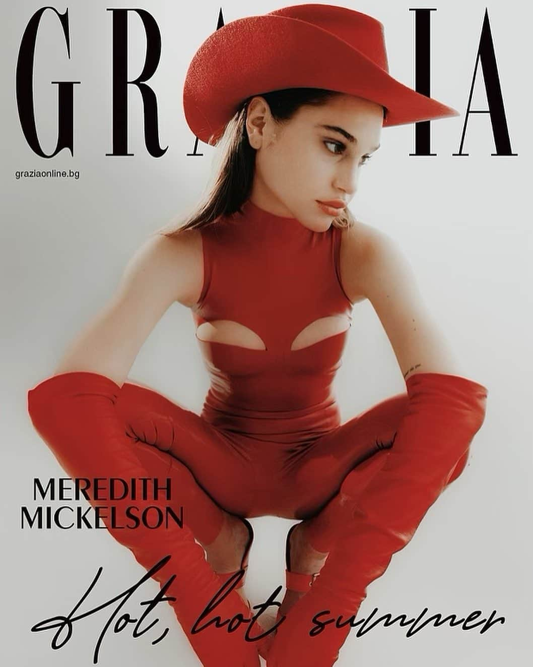 MEREDITH MICKELSONのインスタグラム：「🥹🥰❤️!!!!!cover!!!!!🥹🥰❤️  thank you times a billion to the bestest team ever @samspencework @elaynabachman @beatricebalaj @hannahhhmcdowell @grazia_magazine_bg」