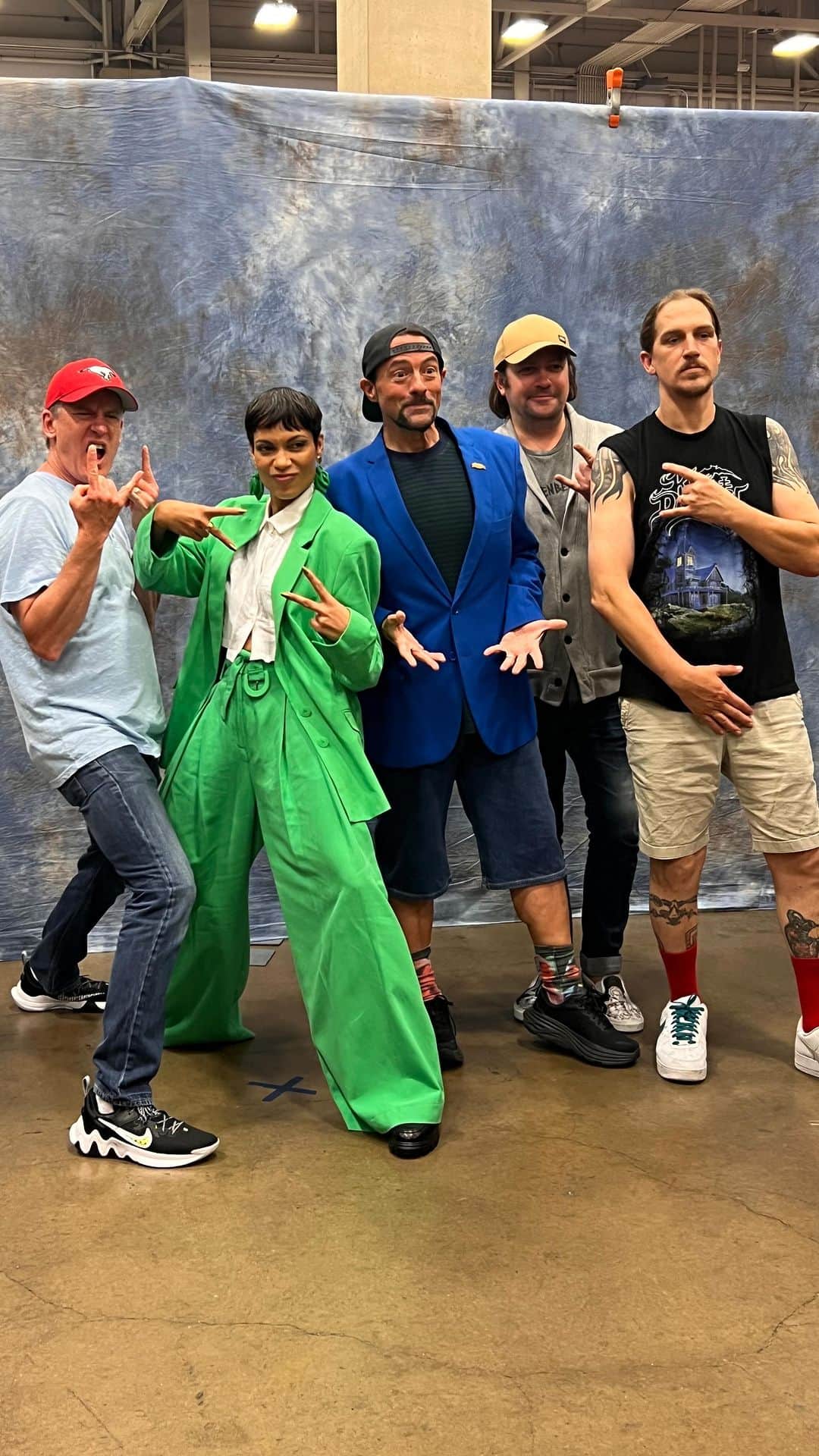 ロザリオ・ドーソンのインスタグラム：「Dallas, it was a dream!  @fanexpodallas   Big thank you to all the amazing fans who came out.   I’m tearing up reading some of the cards and notes you shared and feeling so grateful to have had a chance to meet and spend some time with so many of you.   Your passion and love for storytelling mirrors mine. Thank you for encouraging, supporting and inspiring me.   Sending love and blessings to you all.」